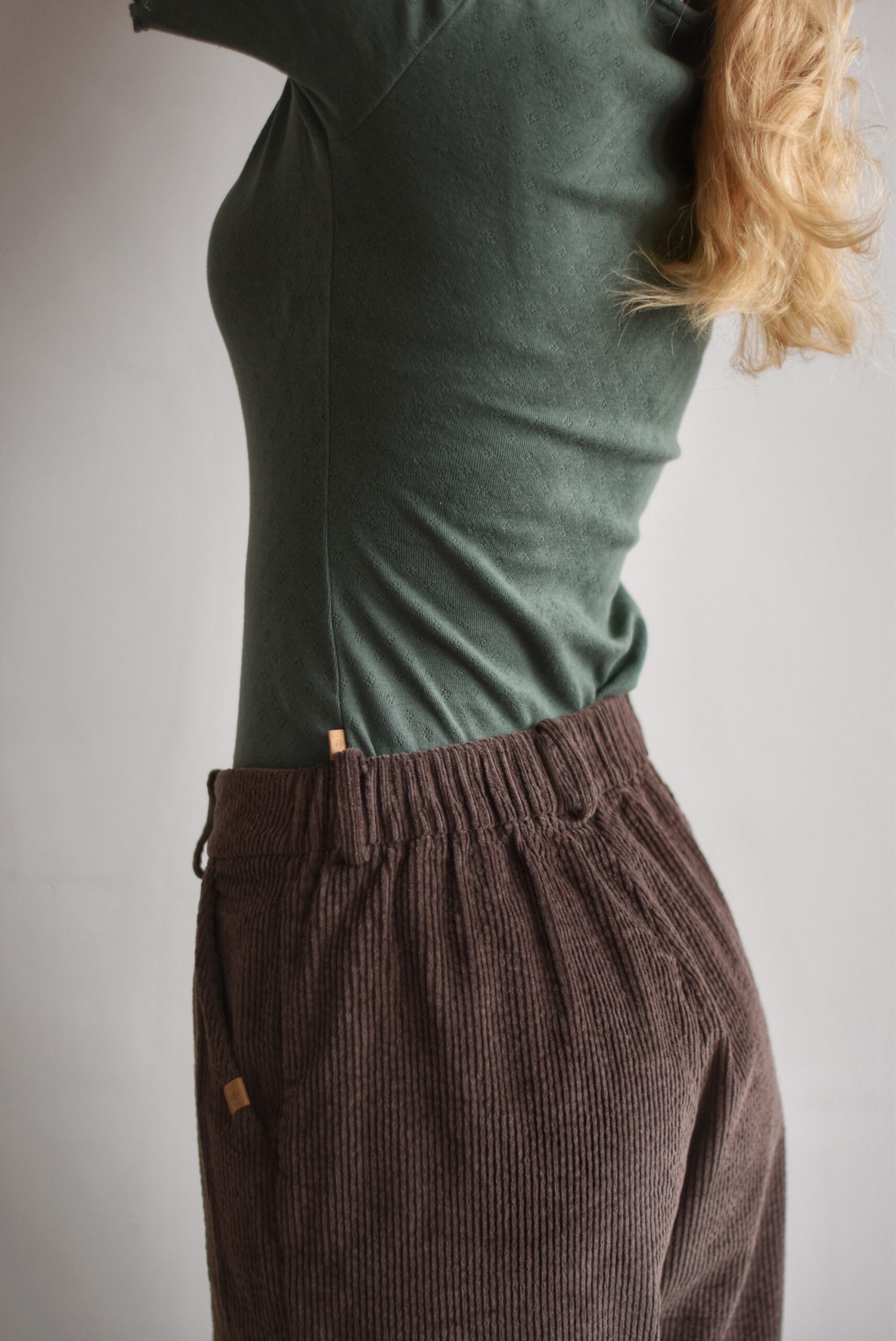 spodnie sztruksowe czekoladowe